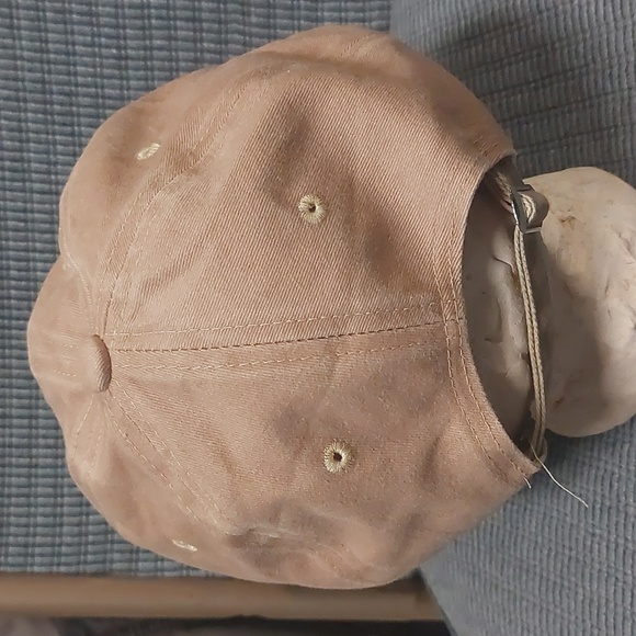 Nice Tan Cap with Jerusalem emblem - Picture 4 of 6